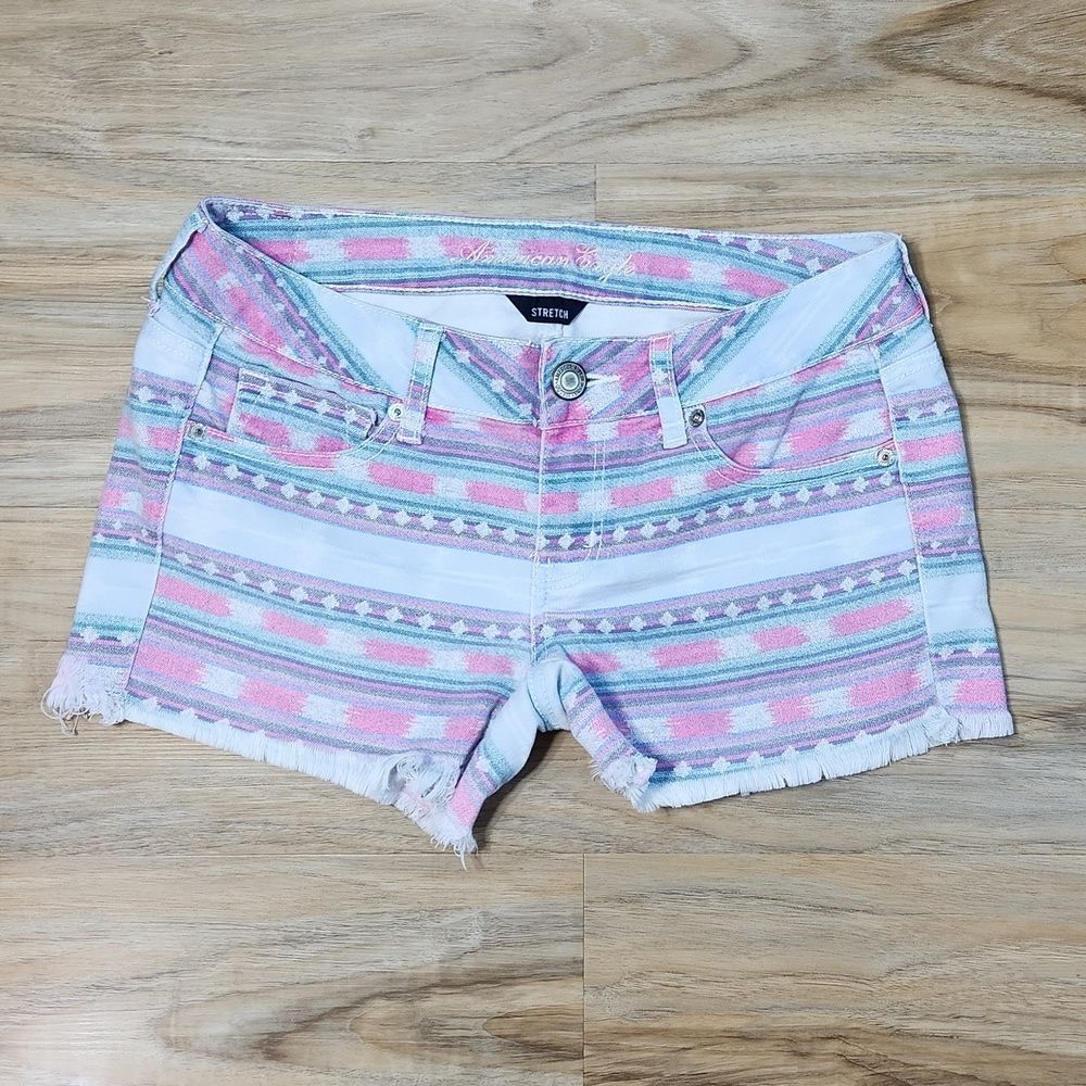 🔹️American Eagle Pink & Blue Aztec Print Raw Hem Shorts Size 4 - Picture 2 of 11
